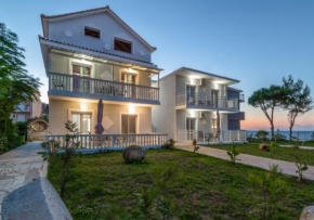 Villa Antonis Beachfront deluxe apartments